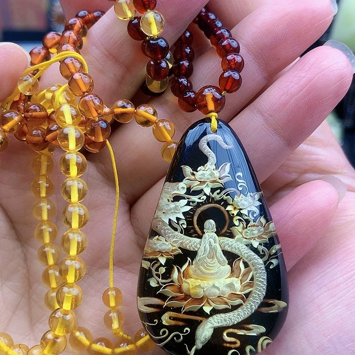 琥珀裸石未镶嵌坠