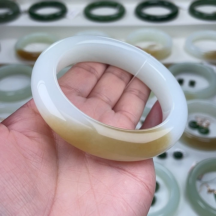 未镶嵌手镯和田玉（糖玉）