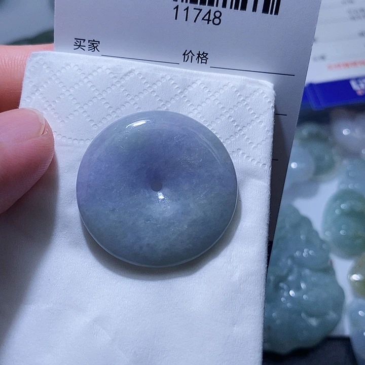 翡翠未镶嵌颈饰是