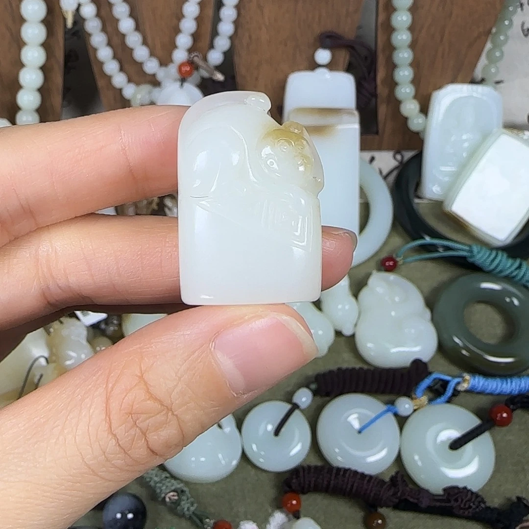 和田玉未镶嵌颈饰