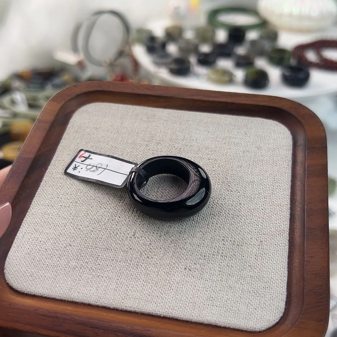 和田玉未镶嵌戒指N1墨黑馒头直径17.5不退换