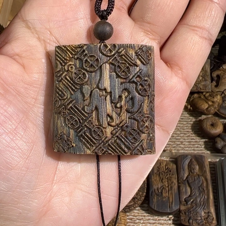 沉香碎屑沉香绿棋楠沉香雕刻牌9.7克