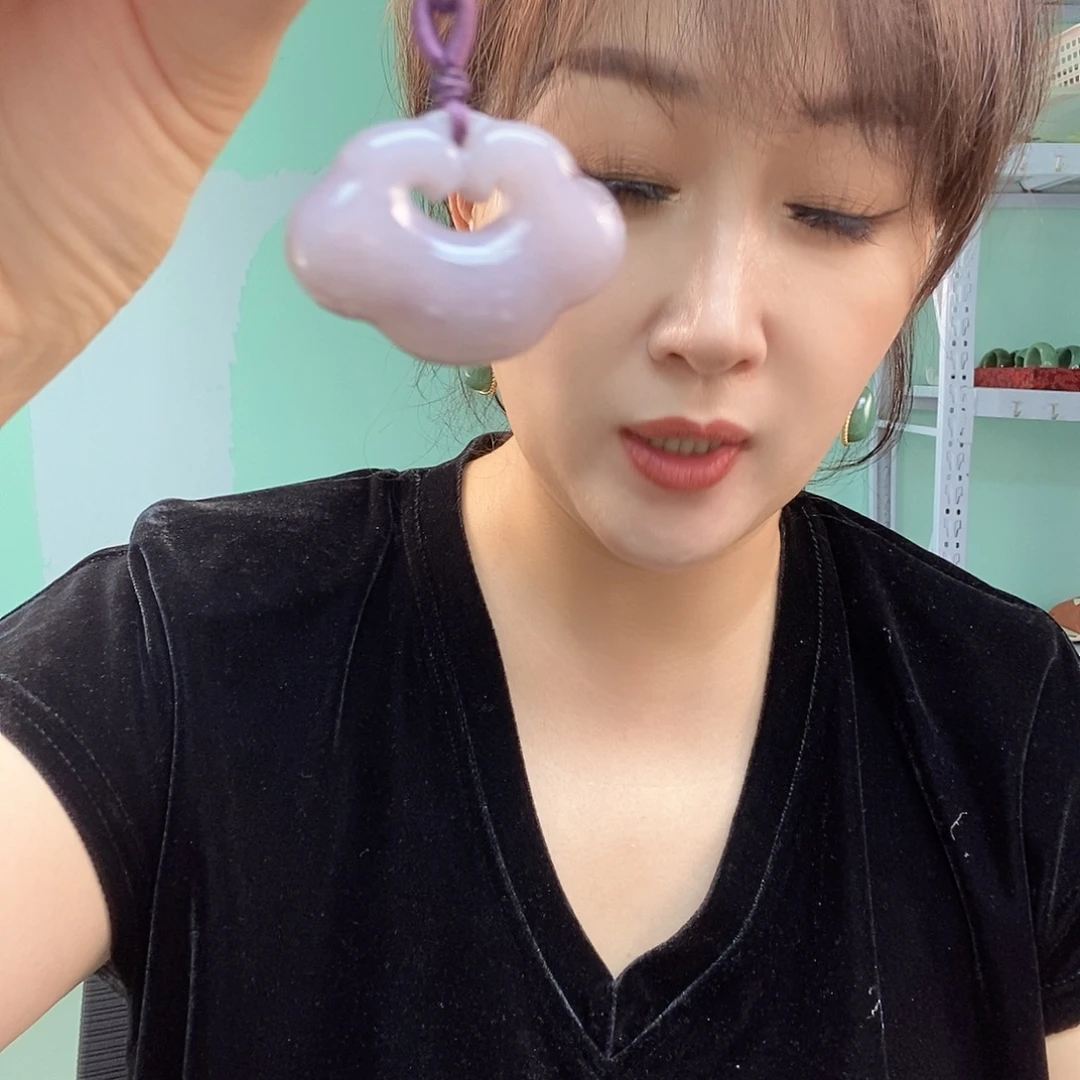 杰***驯石英质玉未镶嵌手镯