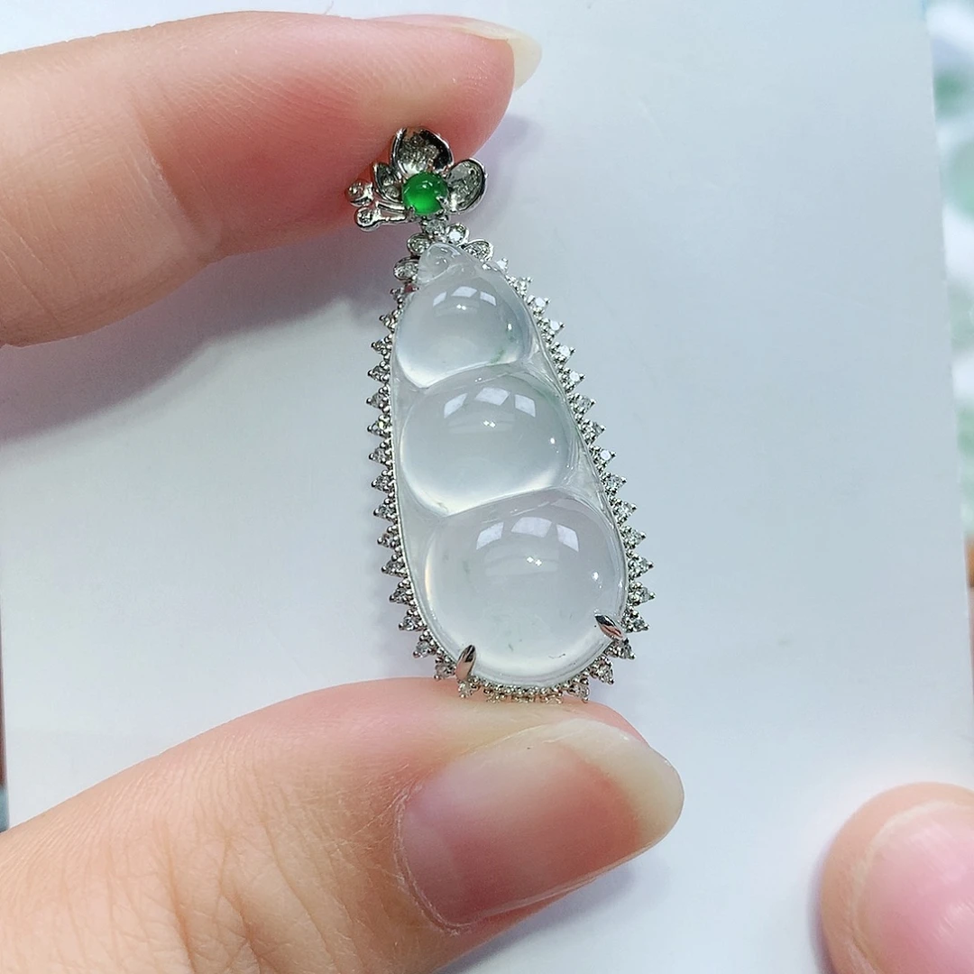 翡翠18K金镶嵌颈饰豆子