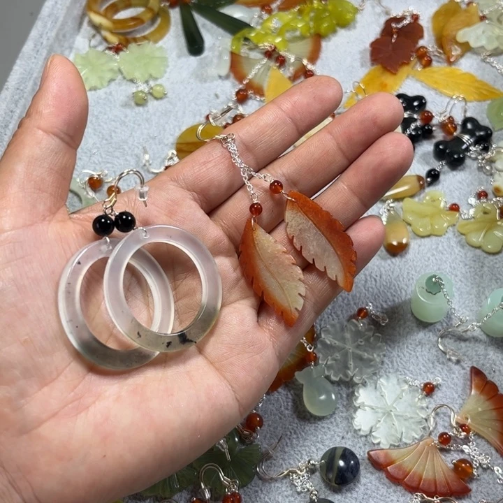 蛇纹石玉合金耳饰