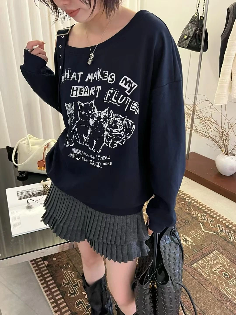 可爱猫咪印花露肩卫衣