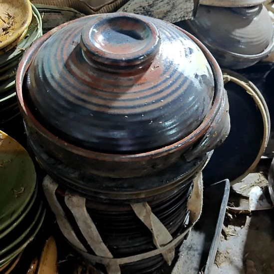 绿泥盘子碗茶壶啥都有