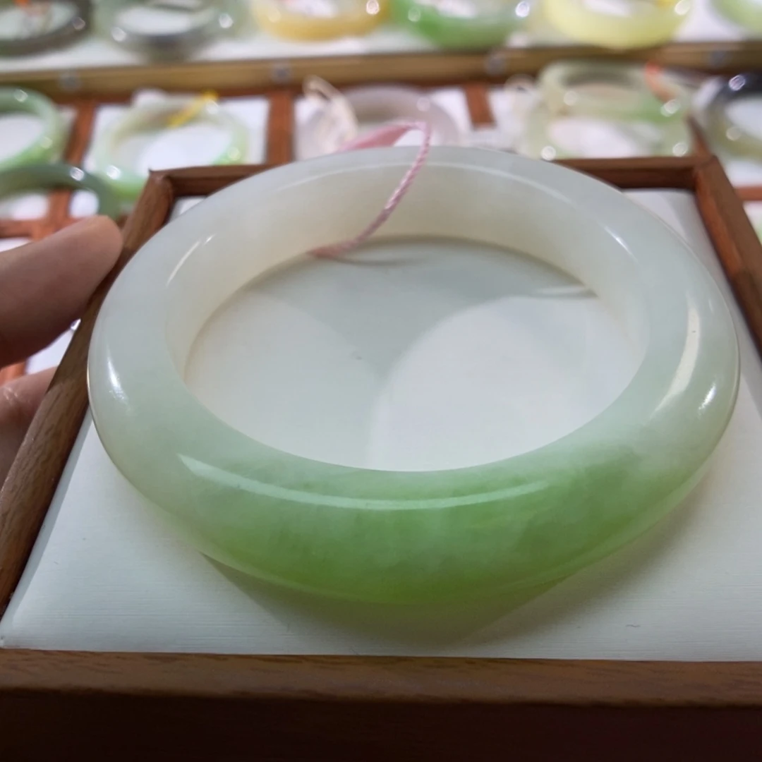【闪购商品】未镶嵌手镯和田玉（翠青玉）