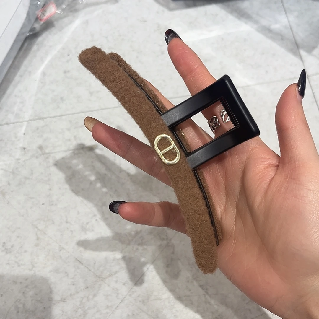 布艺非金属卡其色小猪鼻子大抓