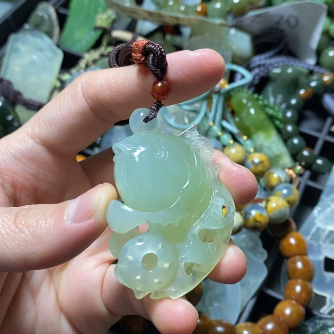 蛇纹石玉未镶嵌颈饰