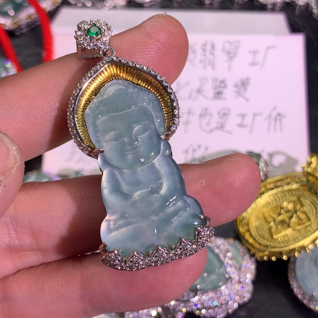 翡翠颈饰未镶嵌宝宝佛