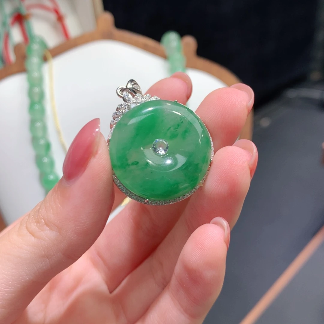 石英质玉（非洲翠）银S925镶嵌颈饰萧*扣子