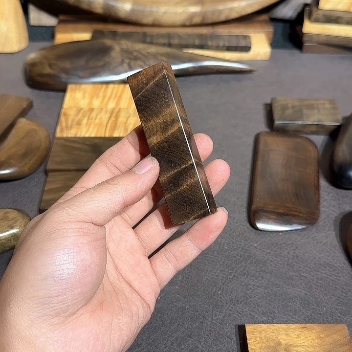 皑***尘木质直间一物一拍截图