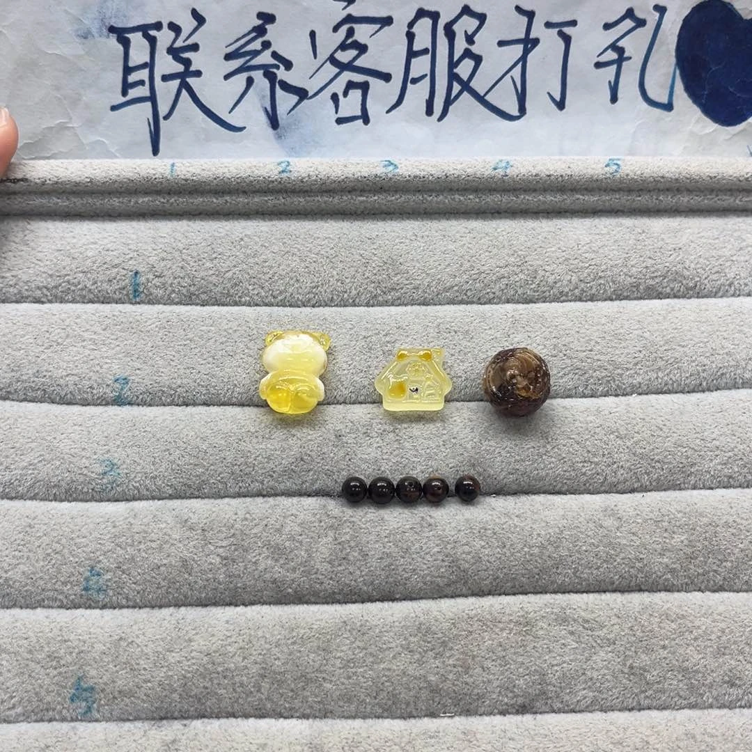 未镶嵌琥珀裸石呱****了天然琥珀