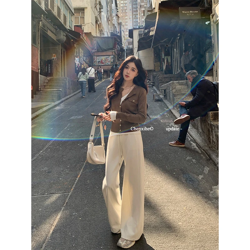 何晨曦「絮絮私语」圆领女春季复古回潮风质毛衣开衫T0628M