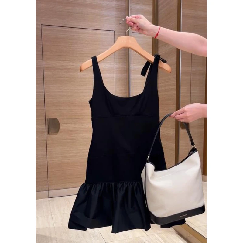 法式高级感气质方领吊带连衣裙女夏新款设计感拼接下摆无袖短裙子