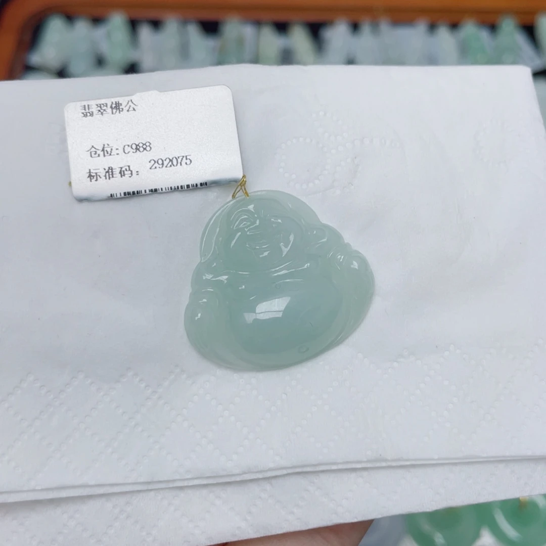 翡翠未镶嵌颈饰佛公