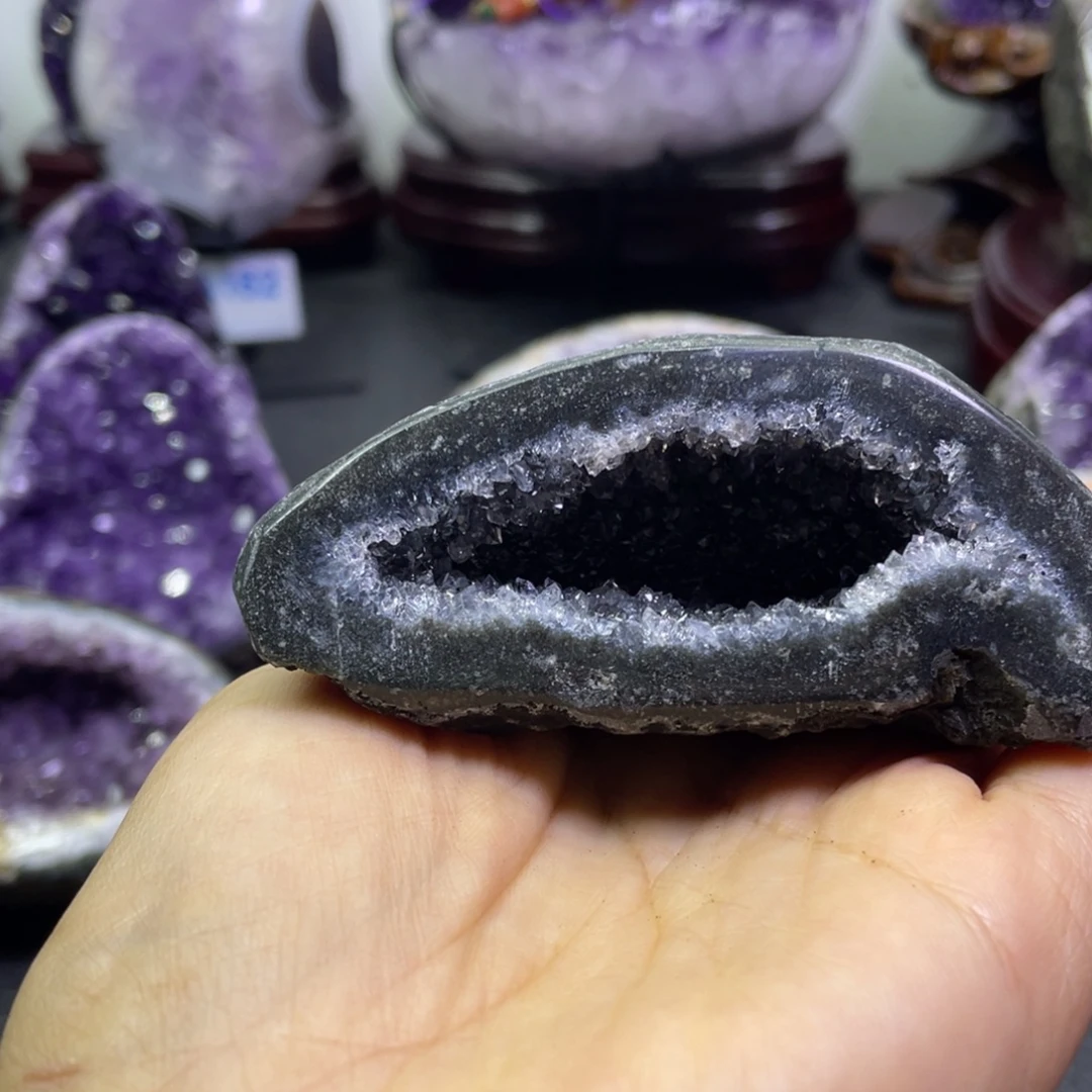 卡***弗未镶嵌大型摆件（非配饰）紫晶