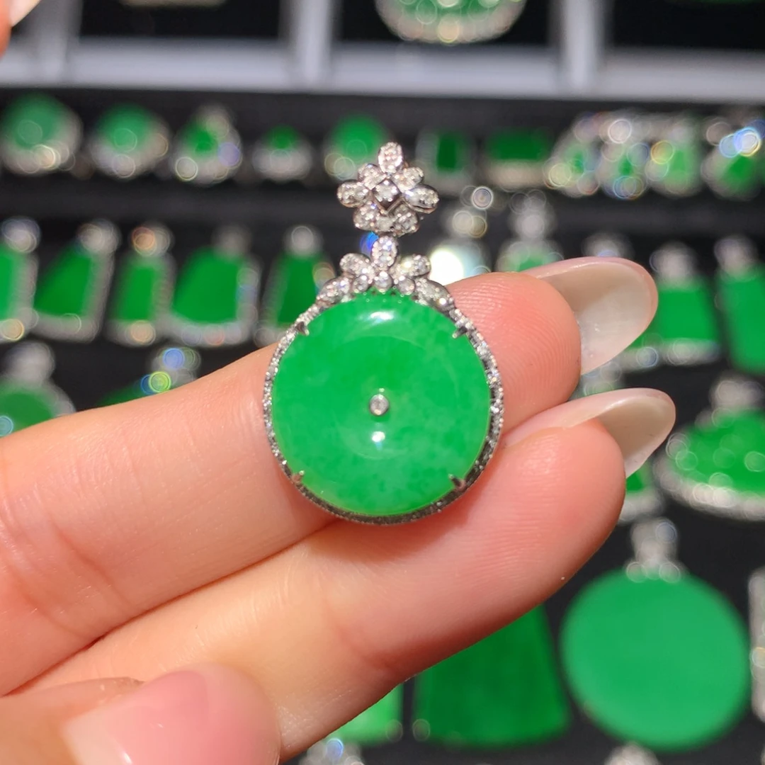 翡翠18K金镶嵌颈饰翡翠