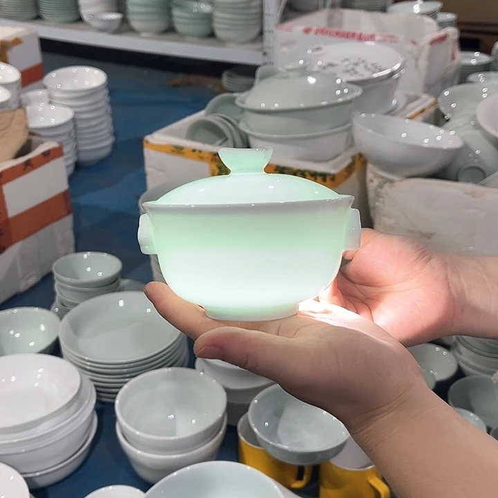 瓷片炖盅一个，正品包邮