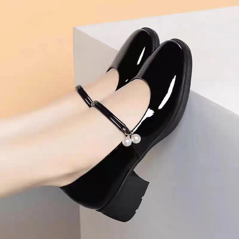 鞋妈妈鞋软底软面2025春新款中年女士一字扣百搭单鞋W20078