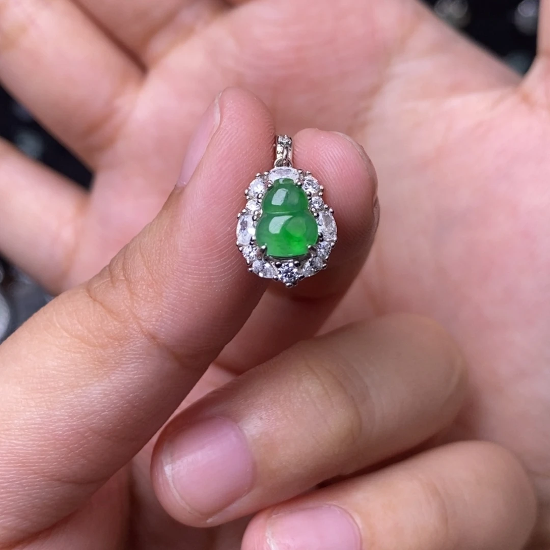 翡翠银S925镶嵌吊坠(赠链)