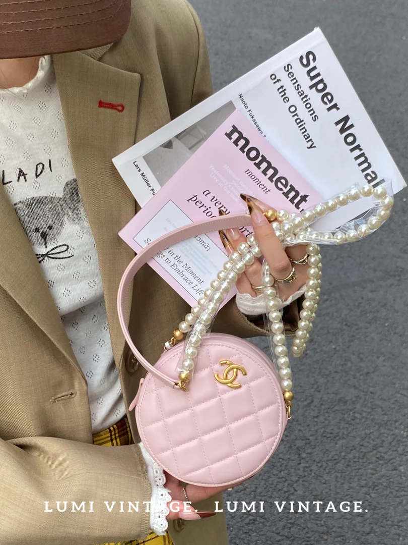 95新 Chanel/香奈儿 21s樱花粉羊皮珍珠圆饼包 21年 40520445