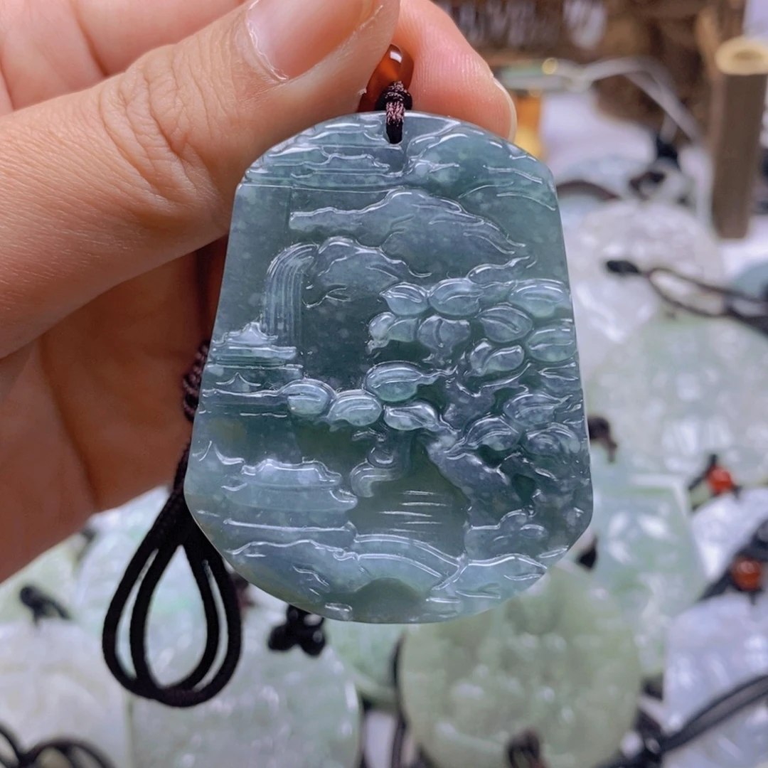 翡翠颈饰未镶嵌翡翠