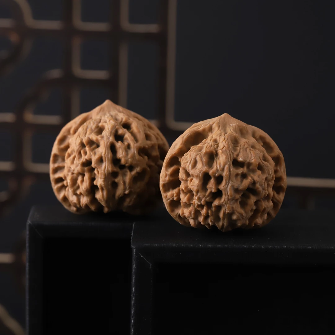 HT0826-3【太行龙纹】文玩核桃手把件