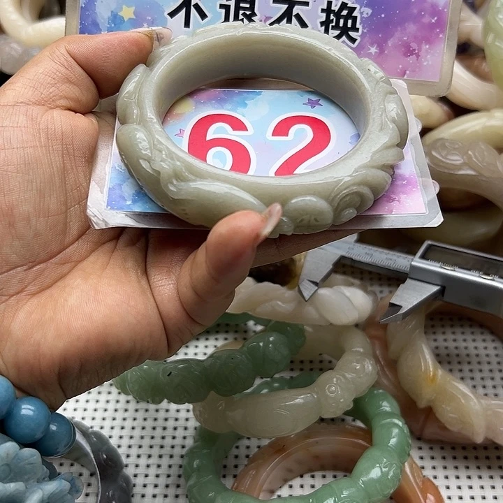 未镶嵌手镯石英岩玉