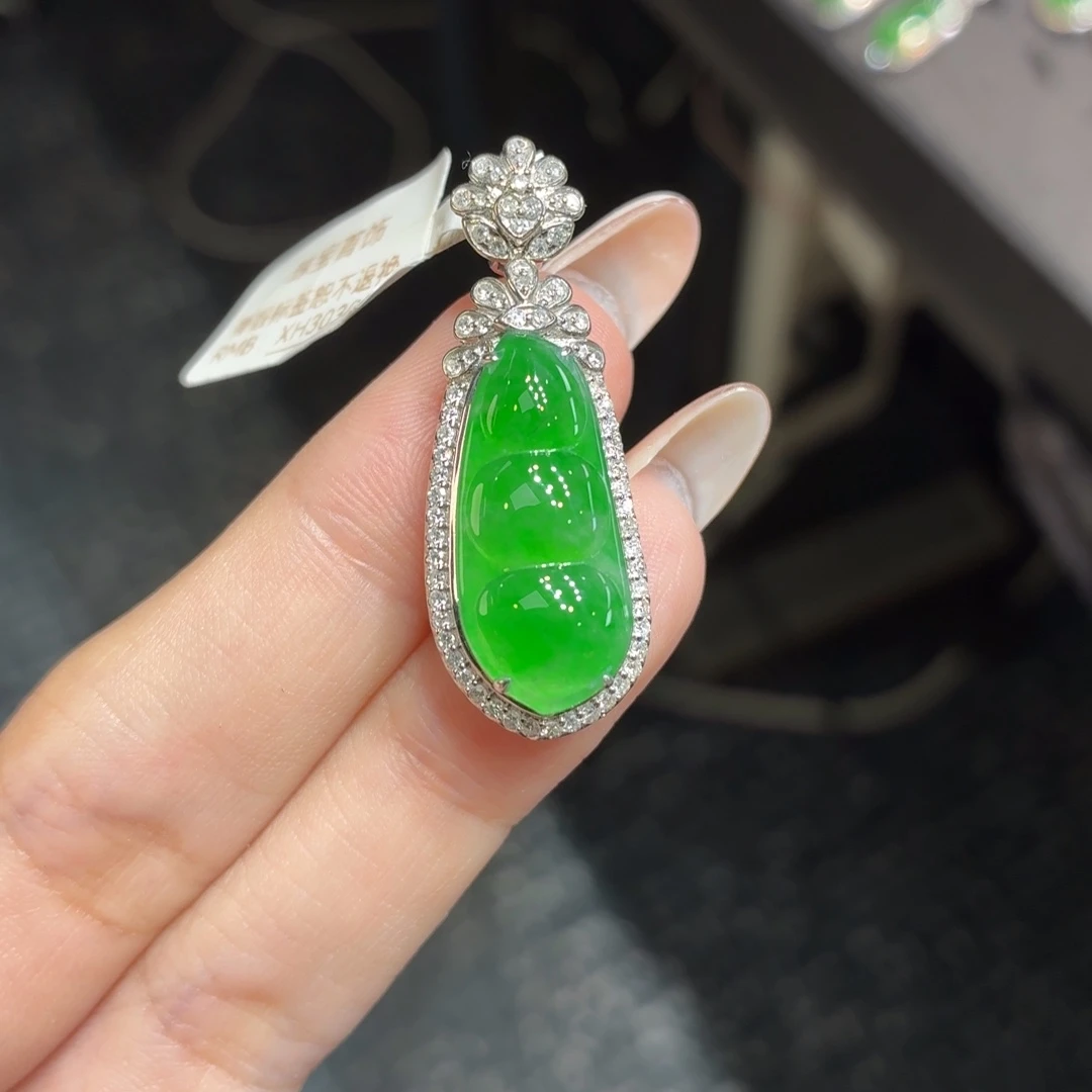 翡翠18K金镶嵌颈饰