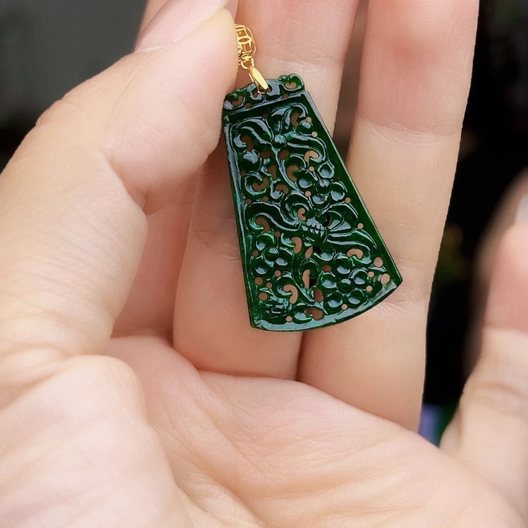 翡翠18K金镶嵌颈饰多样性