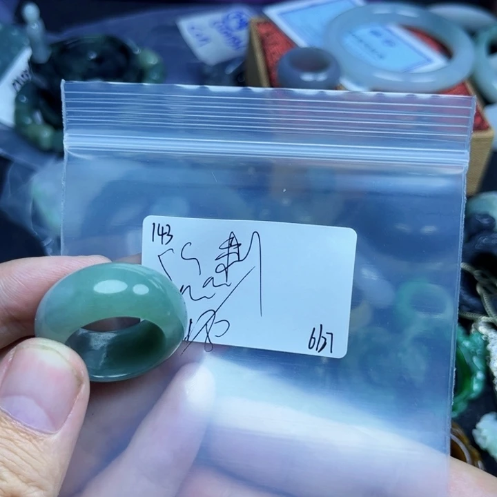 刺****翡翠戒指未镶嵌翡翠