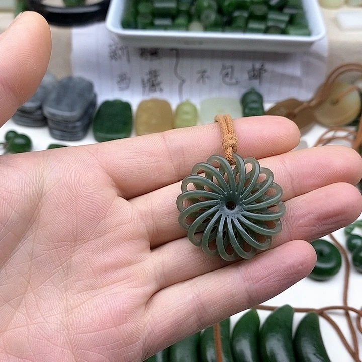 颈饰未镶嵌和田玉
