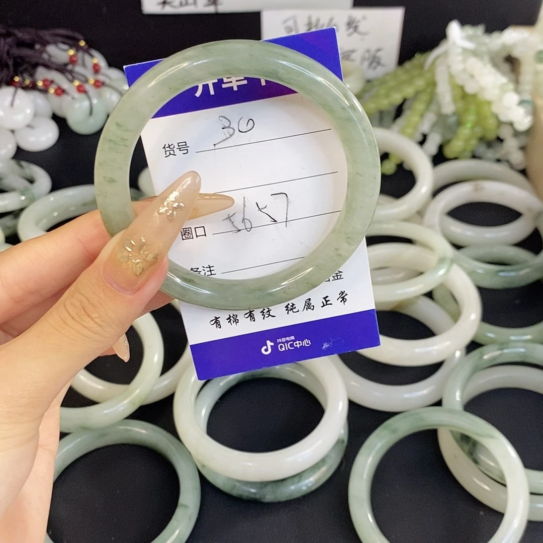 未镶嵌手镯石英质玉