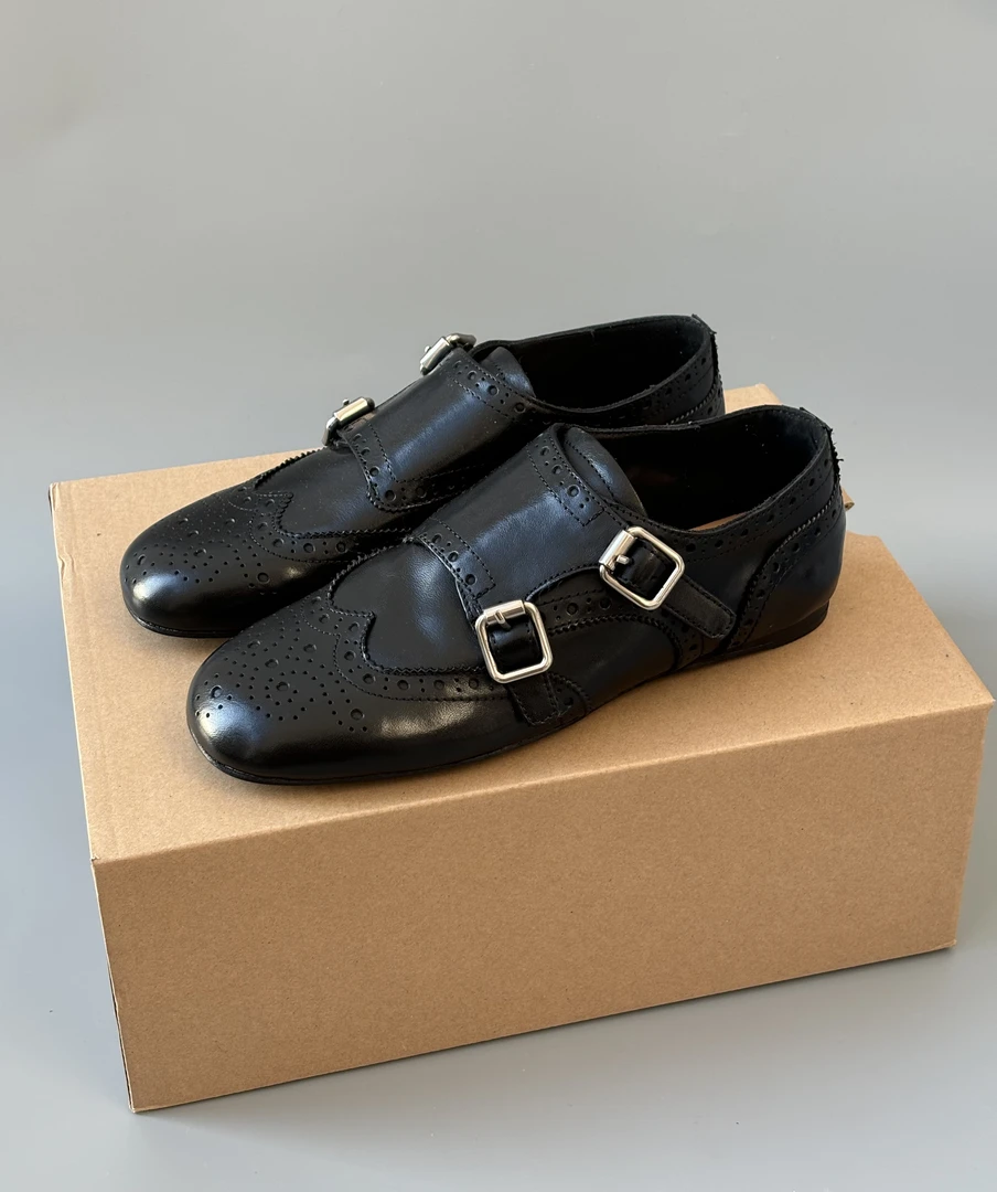 M*u女雕花牛面皮平底布洛克单鞋真皮女鞋