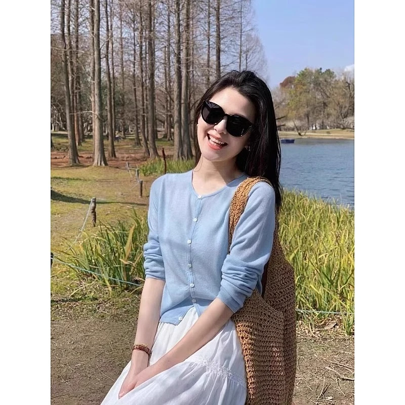 芯娇晴春款女装2025新款超好看温柔独特上衣蓝色薄款针织衫开衫夏