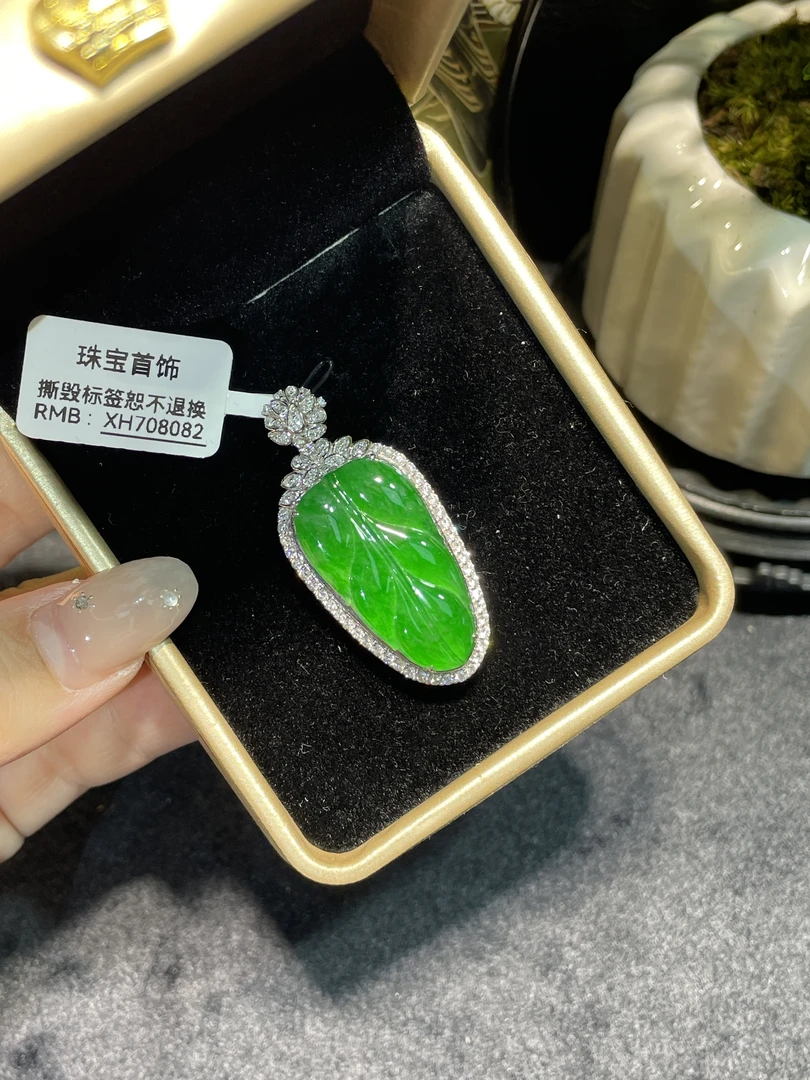 天然缅甸A货翡翠18K镶嵌A货翡翠叶子气质时尚精美