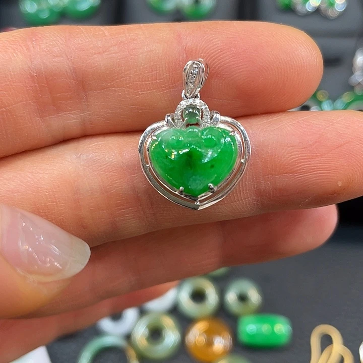 翡翠18K金镶嵌颈饰如意