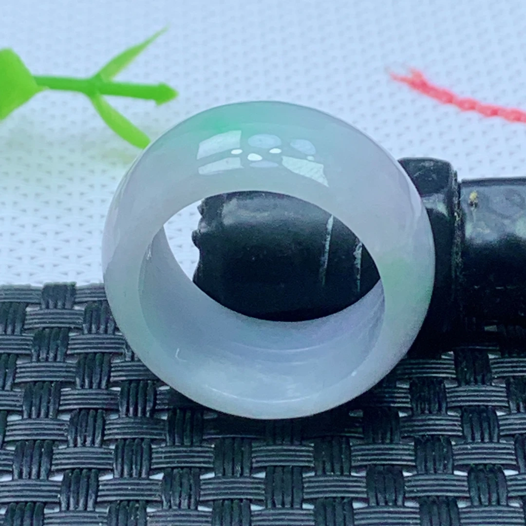 缅甸天然A货翡翠  淡春彩素面轮胎玉戒圈戒指 内径20 mm 编号1688