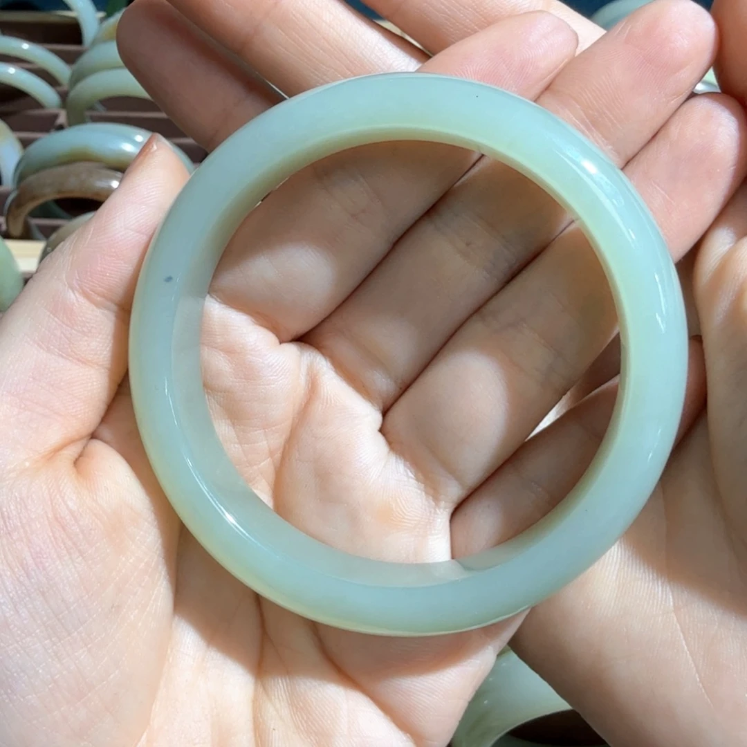 和田玉未镶嵌手镯