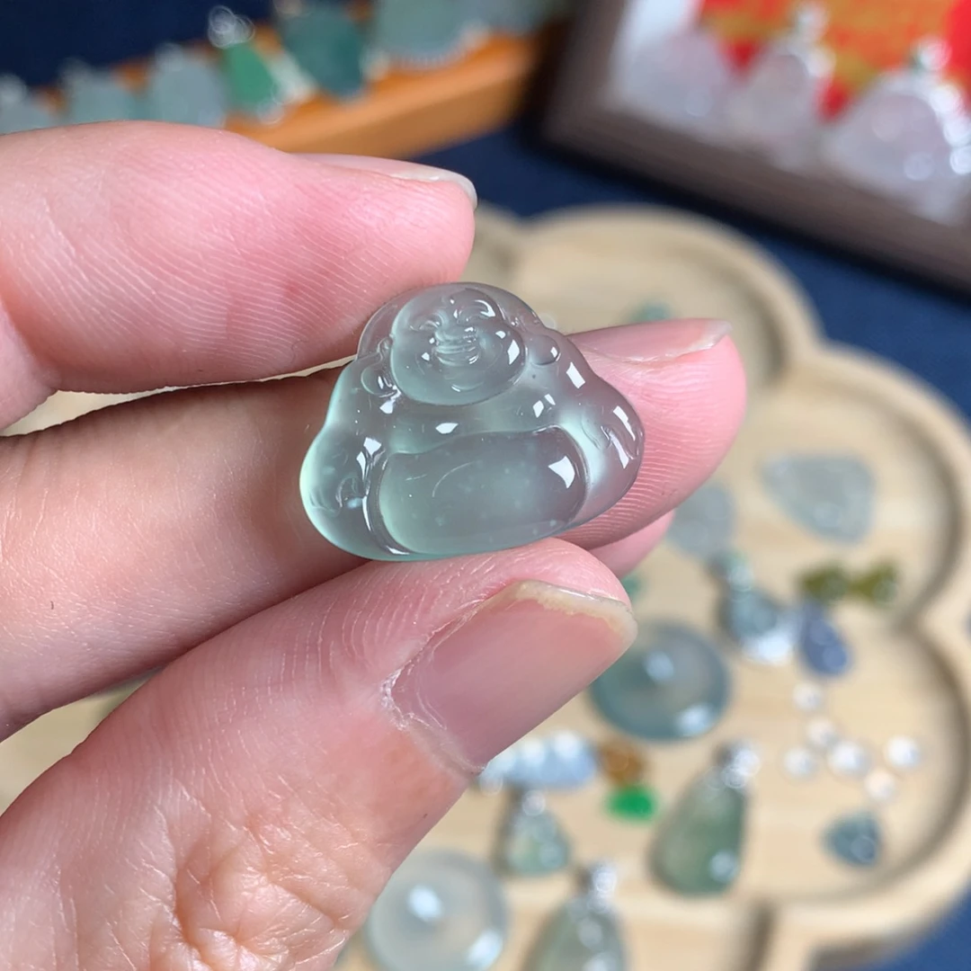 翡翠未镶嵌颈饰佛公