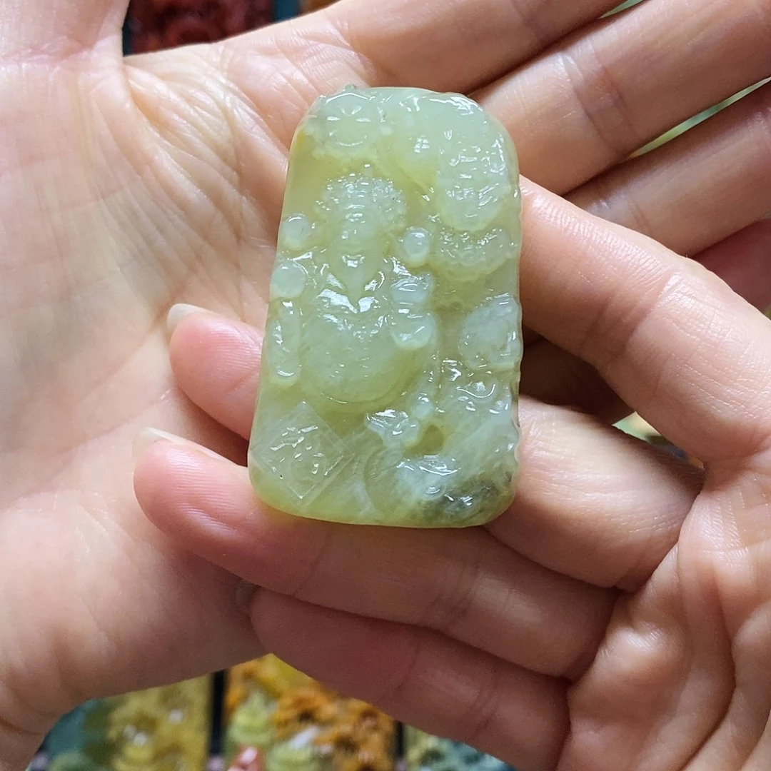 岫玉未镶嵌吊坠(赠链)
