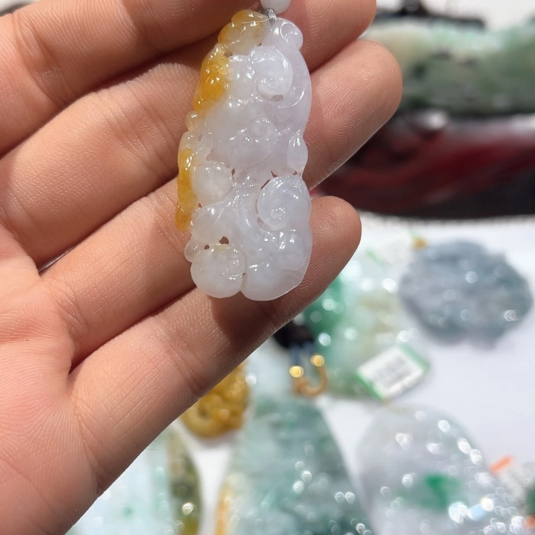 翡翠未镶嵌颈饰挂件