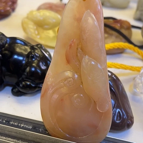 巴林石年年有余手把件