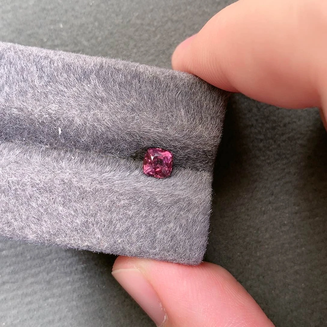 尖晶石裸石未镶嵌