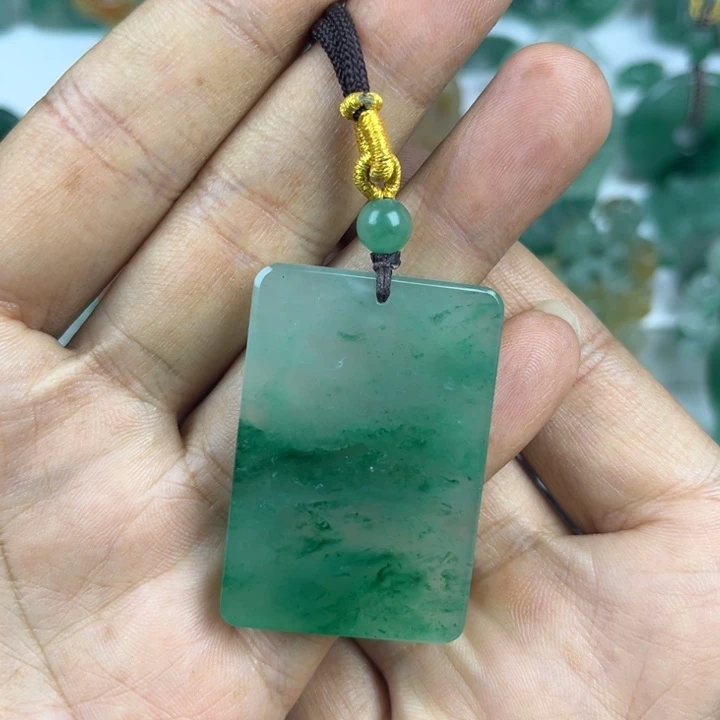 石英质玉未镶嵌颈饰