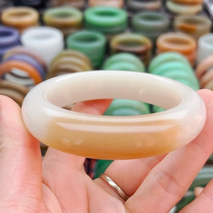 未镶嵌手镯（圆镯）石英质玉