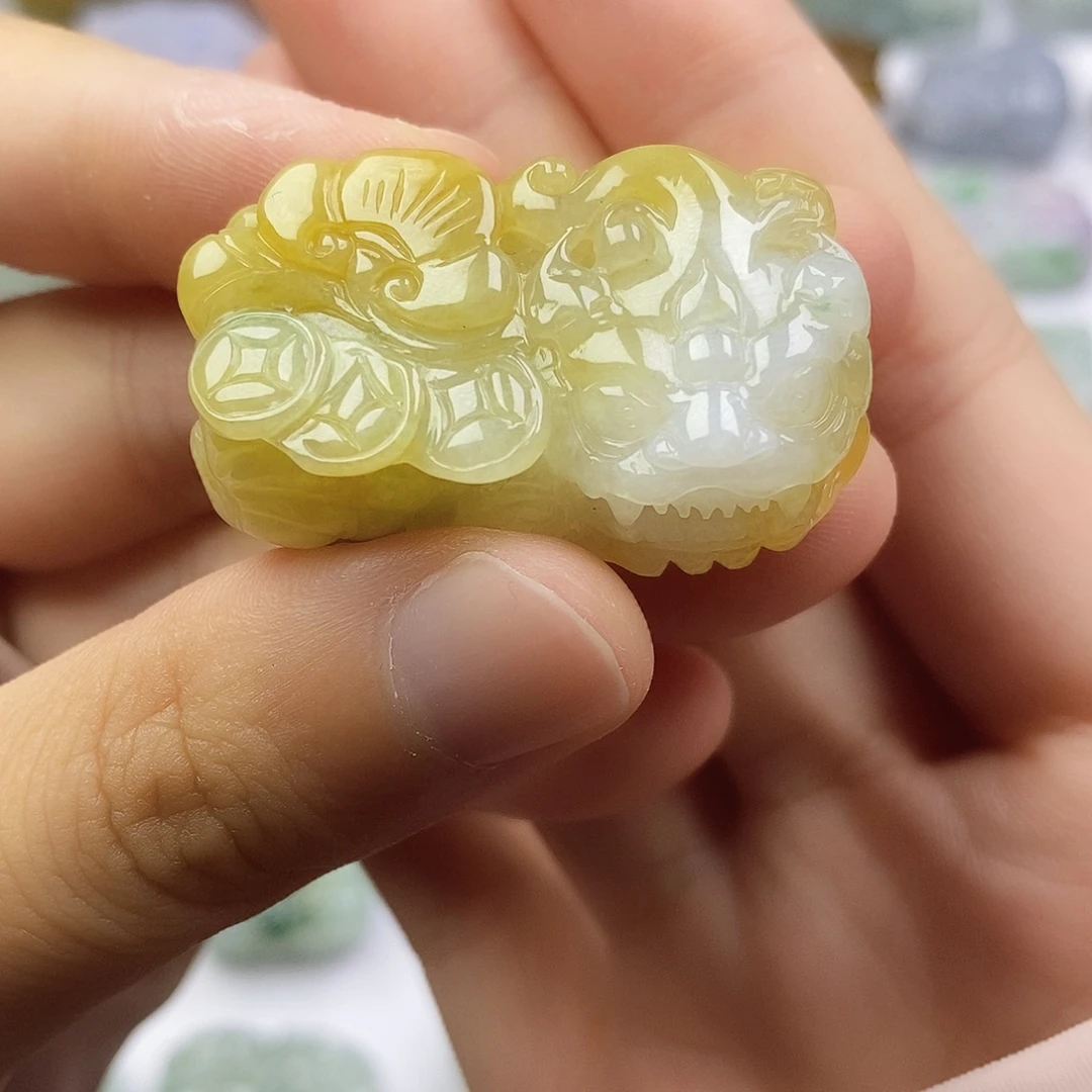 翡翠未镶嵌颈饰貔貅