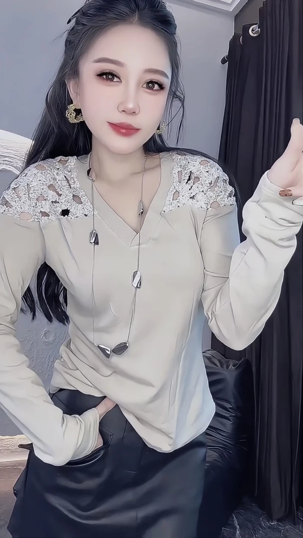 2025秋季新款洋气时髦设计感镂空V领长袖上衣气质百搭打底衫T恤女